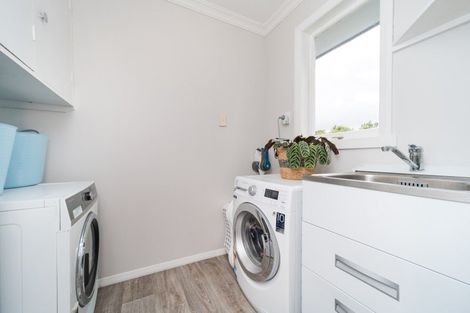 Photo of property in 16 Marsden Place, Awapuni, Palmerston North, 4412