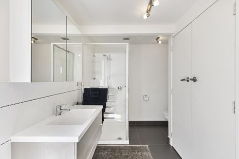 Photo of property in 8 Shanaway Rise, Hillcrest, Auckland, 0627