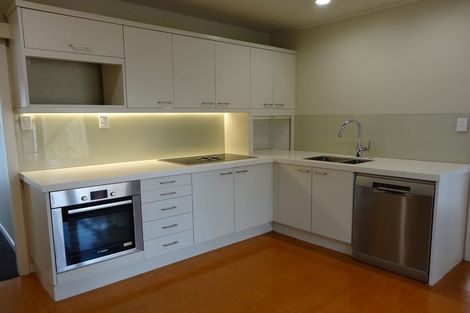 Photo of property in 2 The Anchorage, Sunnyhills, Auckland, 2010
