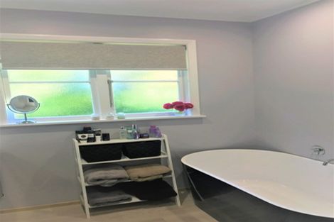 Photo of property in 402 South Road, Hawera, 4674