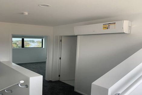 Photo of property in 1/2 Jadewynn Drive, Massey, Auckland, 0614