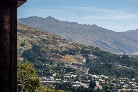 Photo of property in 12 Crow's Nest Road, Arthurs Point, Queenstown, 9371