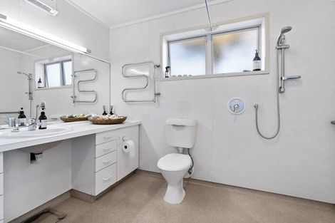 Photo of property in 58 Rothesay Bay Road, Rothesay Bay, Auckland, 0630