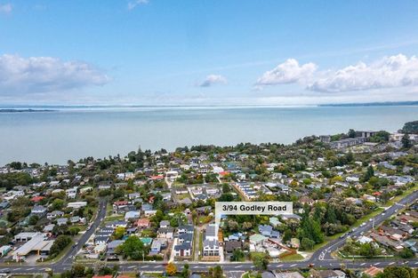Photo of property in 94 Godley Road, Green Bay, Auckland, 0604
