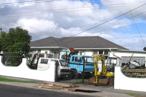Photo of property in 1/18 Matipo Road, Te Atatu Peninsula, Auckland, 0610