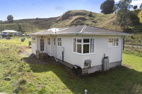 Photo of property in 14 Gordon Terrace, Hunterville, 4730