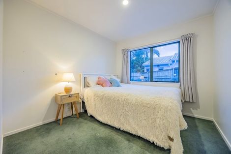 Photo of property in 14 Swanson Oaks, Swanson, Auckland, 0612