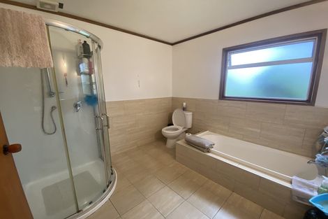 Photo of property in 1 Pokapu Street, Titirangi, Auckland, 0600