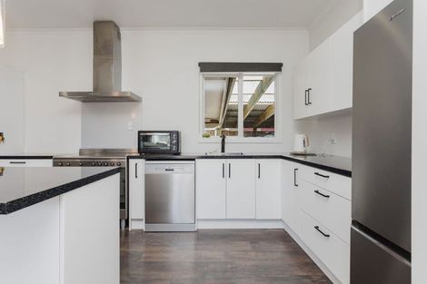 Photo of property in 10 Carlson Street, Dannevirke, 4930