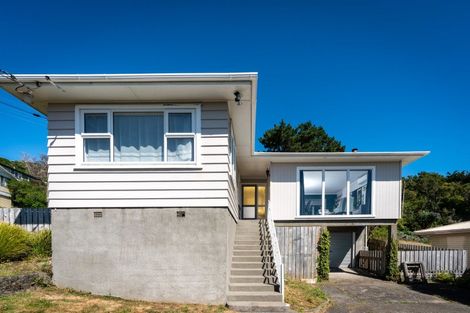 Photo of property in 16 Omega Street, Newlands, Wellington, 6037