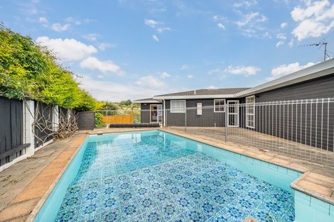 Photo of property in 11 Observatory Close, Whitby, Porirua, 5024