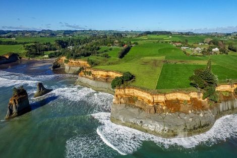 Photo of property in 1119 Main Road North, Onaero, Urenui, 4383