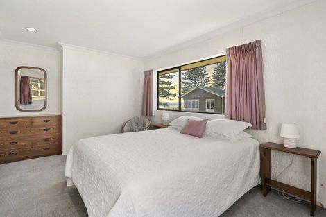 Photo of property in 76 Marine Parade, Mount Maunganui, 3116