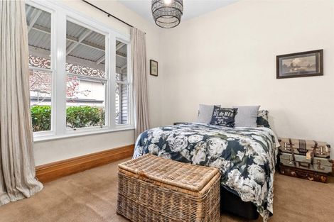 Photo of property in 8 Aikmans Road, Merivale, Christchurch, 8014