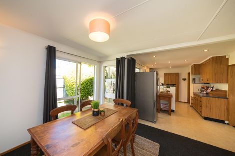Photo of property in 11 Dorset Crescent, Hokowhitu, Palmerston North, 4410