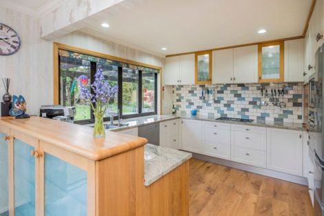 Photo of property in 4a Rewarewa Crescent, Waikanae, 5036