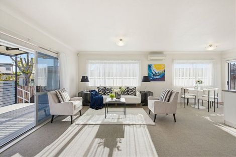 Photo of property in 52 Bodi Place, Te Atatu South, Auckland, 0610