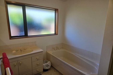 Photo of property in 4 Amdale Avenue, Broomfield, Christchurch, 8042