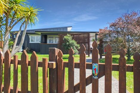 Photo of property in 1 Andresen Street, Foxton Beach, Foxton, 4815