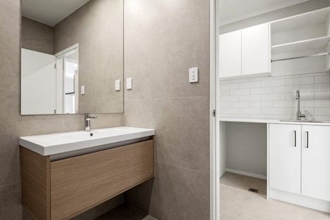 Photo of property in 1/3 Parapara Place, Albany, 0632