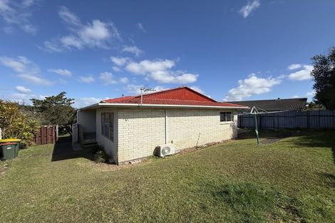 Photo of property in 2/47 Zita Maria Drive, Massey, Auckland, 0614
