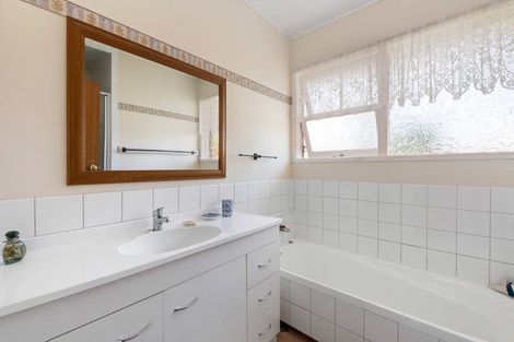 Photo of property in 2 Tawavale Street, Pukehangi, Rotorua, 3015