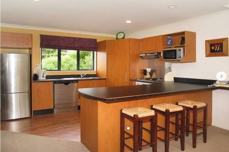 Photo of property in 2 Stella Grove, Newlands, Wellington, 6037