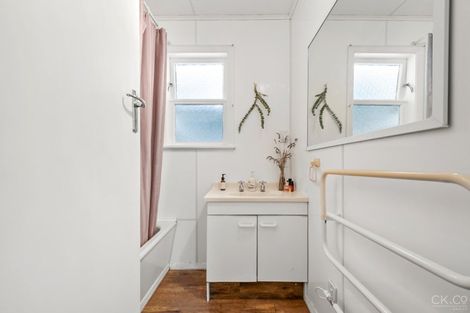 Photo of property in 7 Manuka Street, Stokes Valley, Lower Hutt, 5019