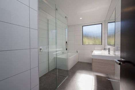 Photo of property in 27 Matipo Street, Wanaka, 9305