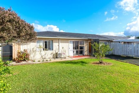 Photo of property in 9a/1 Tawa Road, Te Atatu Peninsula, Auckland, 0610