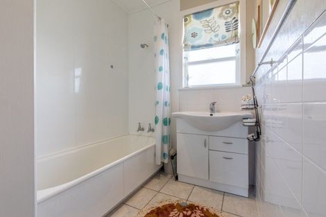 Photo of property in 5 Limbrick Street, Waipawa, 4210