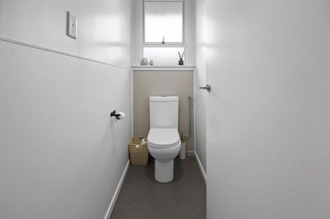 Photo of property in 2 Hood Place, Spotswood, New Plymouth, 4310