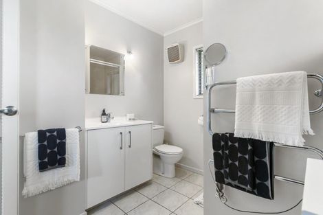 Photo of property in 15 Quebec Road, Milford, Auckland, 0620