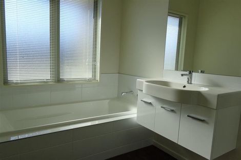 Photo of property in 11 Faringdon Boulevard, Rolleston, 7615