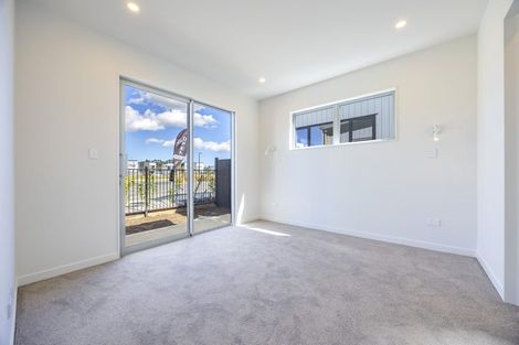 Photo of property in 2 Kartolina Crescent, Kumeu, 0810