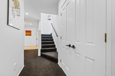 Photo of property in 3b Kawaroa Close, New Plymouth, 4310