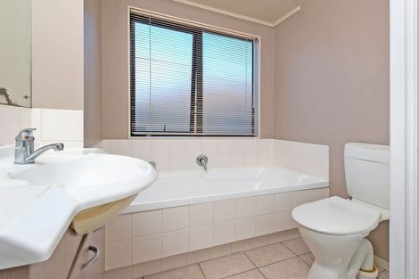 Photo of property in 4 Snave Place, East Tamaki, Auckland, 2013