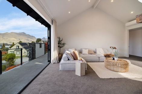 Photo of property in 1 Goldleaf Hill, Queenstown, 9300