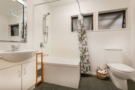 Photo of property in 1/42 Frank Evans Place, Henderson, Auckland, 0610