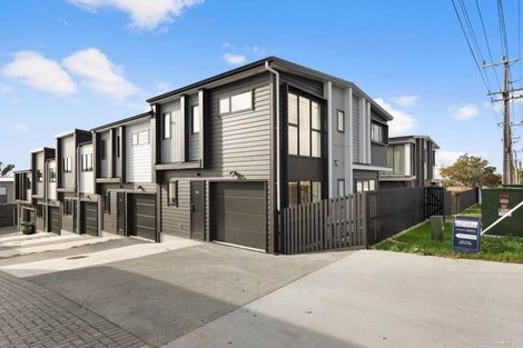 Photo of property in 2/145 Carlisle Road, Northcross, Auckland, 0632