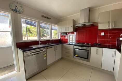 Photo of property in 53 Chatsworth Crescent, Pakuranga Heights, Auckland, 2010