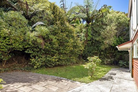 Photo of property in 40 Glanmire Road, Newlands, Wellington, 6037