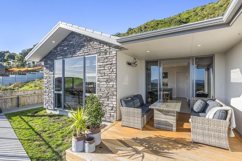 Photo of property in 99 Kakariki Grove, Waikanae, 5036