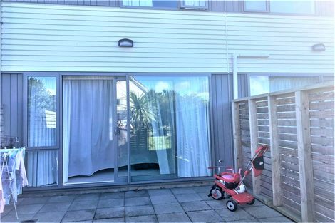 Photo of property in 15/2u Stone Street, Miramar, Wellington, 6022