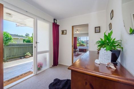 Photo of property in 6 Rewarewa Crescent, Waikanae, 5036