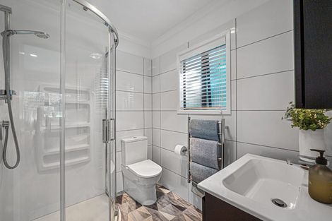 Photo of property in 51 Makiri Street, Helensville, 0800