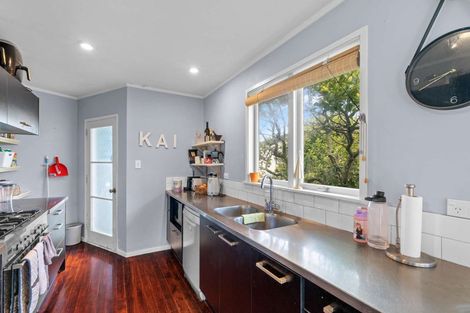 Photo of property in 10 Awaroa Road, Sunnyvale, Auckland, 0612