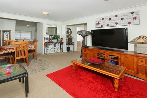 Photo of property in 3185 Great North Road, New Lynn, Auckland, 0600