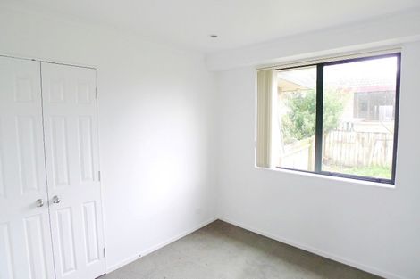 Photo of property in 9 Plumstead Rise, Glen Eden, Auckland, 0602