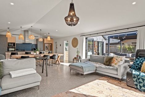 Photo of property in 32 Corriedale Road, Jacks Point, 9371